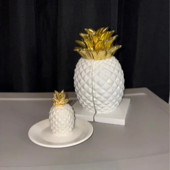 White and Gold Pineapple Decor Set - Picture 3 of 3